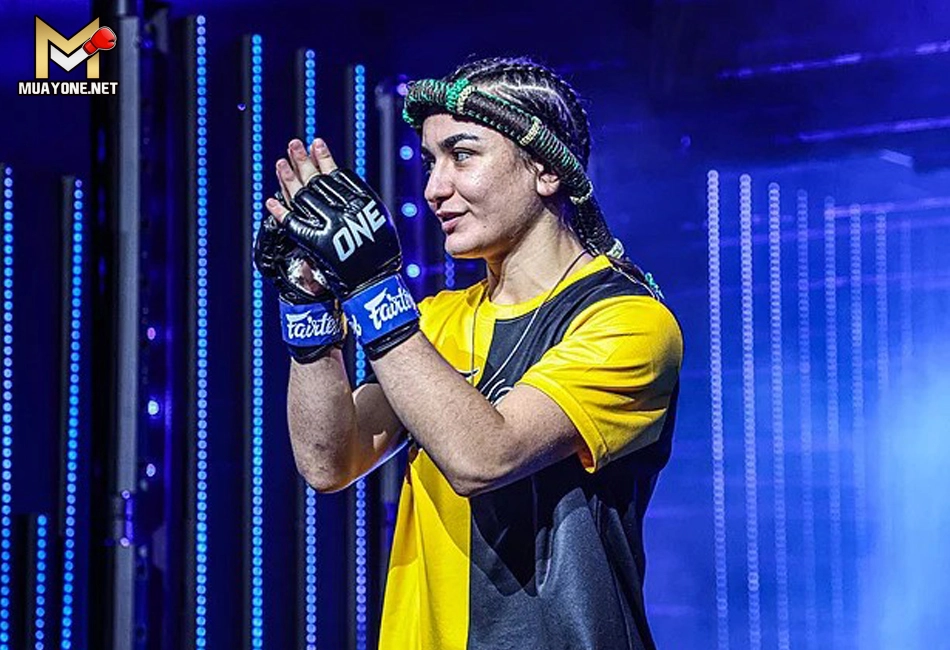 เชียร์ เจ็บถอน นักรบ ขึ้นแทนคู่เอก Fight Night 32
